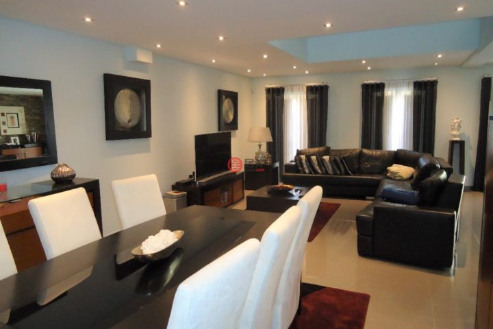 葡萄牙阿尔马达4卧2卫曾经整修过的房产