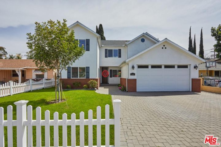 美国valley village4卧4卫的公寓